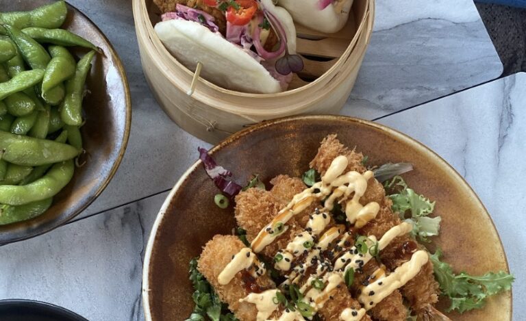 Asiatisk lunch på uteservering i Malmö